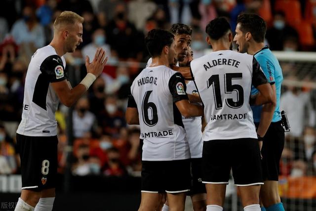 莱万本赛季18场20球 连续14个赛季进球20+